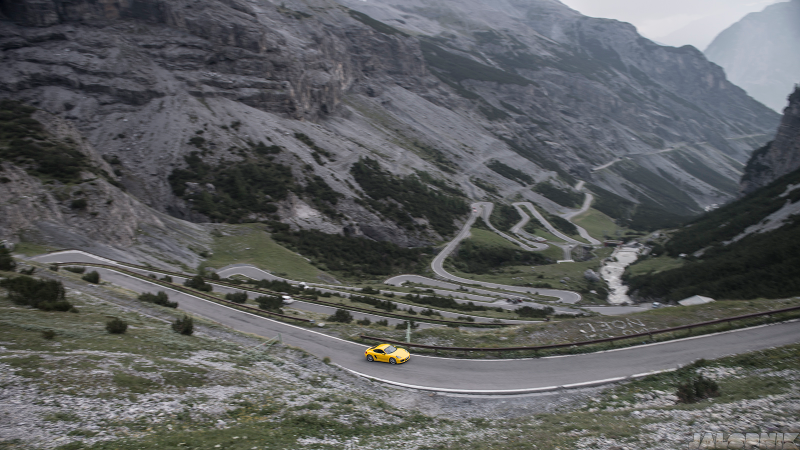 Illustration for article titled The Most Gorgeous Photos Of A Porsche Cayman You Will Ever See
